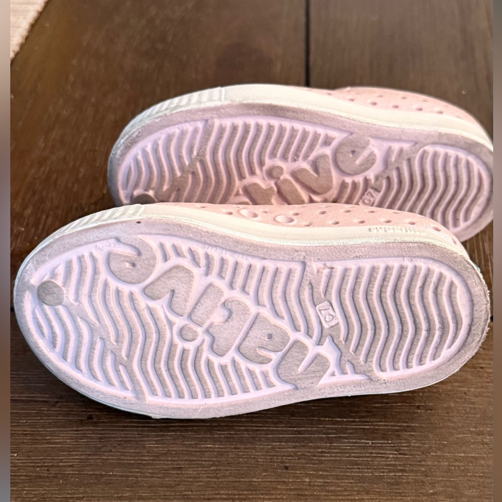 Native Jefferson Sparkly Pink Slip On - Picture 4 of 4